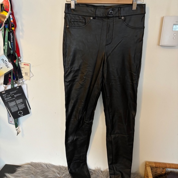 Vegan leather skinny pants - Picture 2 of 3
